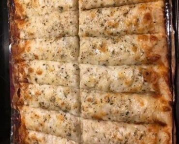 Homemade Cheesy Garlic Breadsticks Recipe  2023