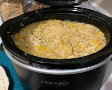 Cheesy Chicken and Rice Delight