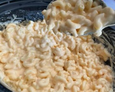 Creamy Crockpot Triple Cheese Mac and Cheese Delight 2023