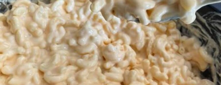Creamy Crockpot Triple Cheese Mac and Cheese Delight 2023