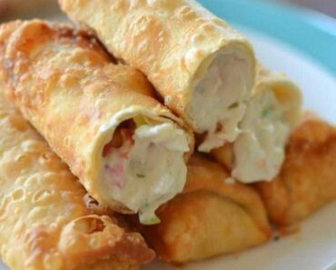 👉 Crab Rangoon Egg Rolls