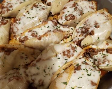 👉 Giant Stuffed Pasta Shells