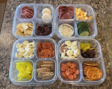 👉 DIYLunchable Snack Box