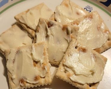 👉 Saltine Butter Bites
