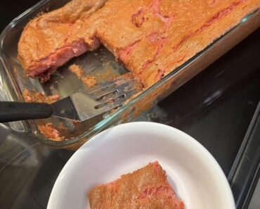 👉 StrawberryFlavored Angel Food Cake