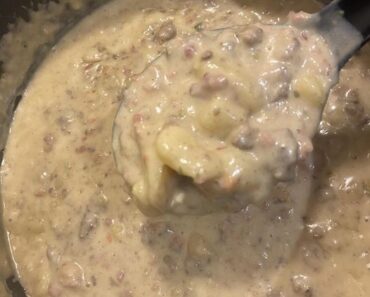 👉 CheeseburgerPotato Soup