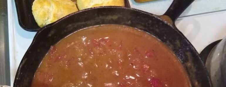 👉 Cast Iron Skillet Tomato Gravy with Bacon