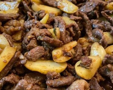 👉Garlic Butter Steak and Potatoes Skillet