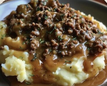 Homestyle Beef and Gravy with Mashed Potatoes