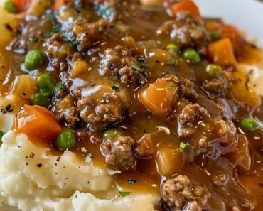 👉Ground Beef and Gravy Over Mashed Potatoe