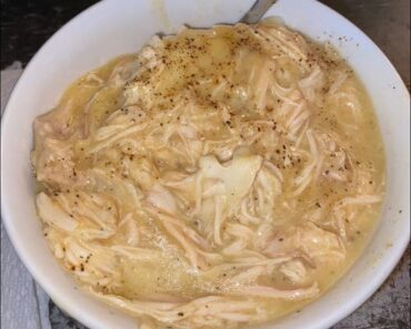 Creamy Crockpot Chicken Gravy over Mashed Potatoes