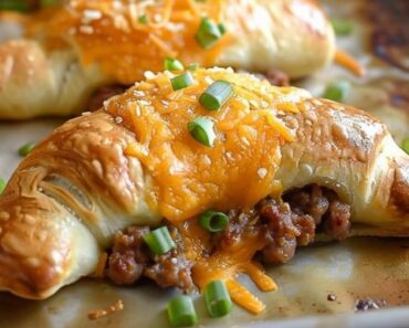 👉Savory Sausage and Cheese Crescents 👉Savory Sausage and Cheese Crescents