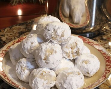 Buttery Pecan Snowball Cookies Buttery Pecan Snowball Cookies