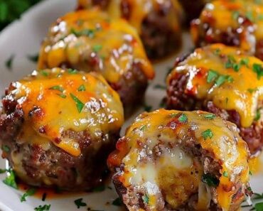 👉CheesyStuffed Meatloaf Bites