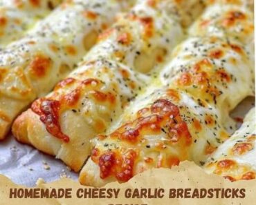👉Homemade Cheesy Garlic Breadsticks 👉Homemade Cheesy Garlic Breadsticks
