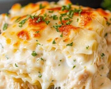 👉Ultimate Chicken Alfredo Lasagna