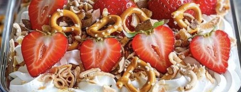 👉Strawberry Pretzel Dessert