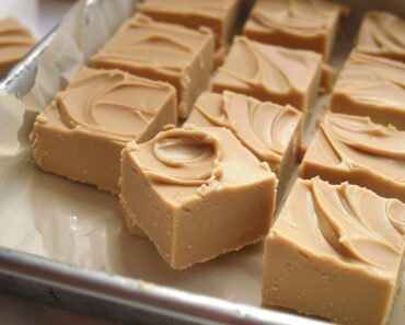 👉Creamy PeanutButter Fudge