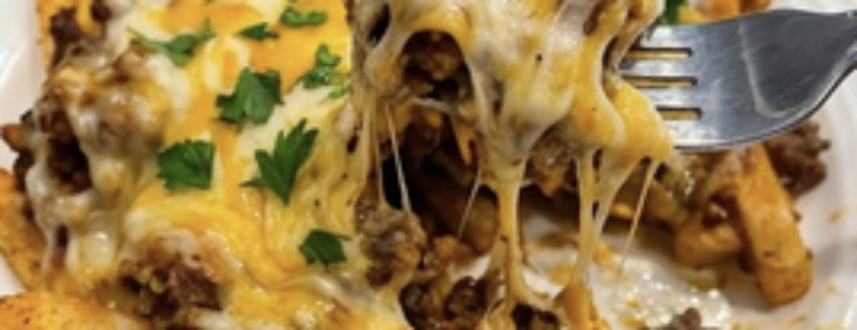 👉LoadedChili Cheese FriesCasserole